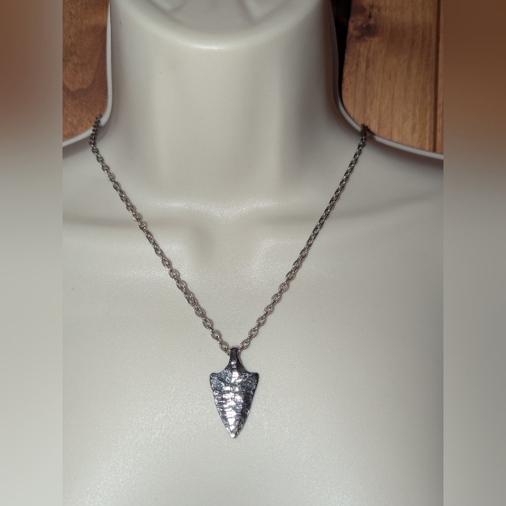 Unisex Silver Tone Arrowhead Pendant Necklace‎